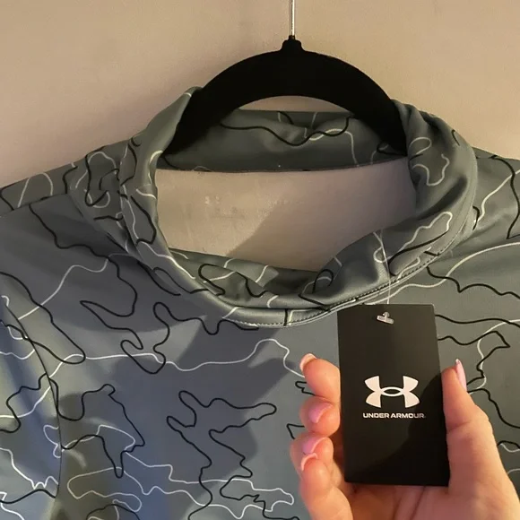 Under Armour NWT Loose Fit Funnel Neck Geometric Hiking Activewear Cold gear Sm - Picture 3 of 4